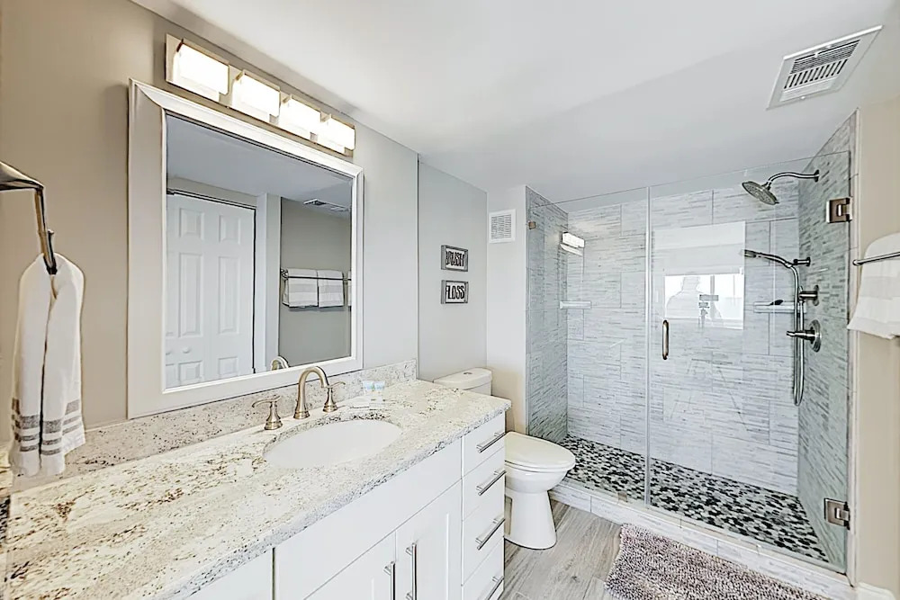 New Listing! Chic Ocean-View Condo W/ Rooftop Deck Condo