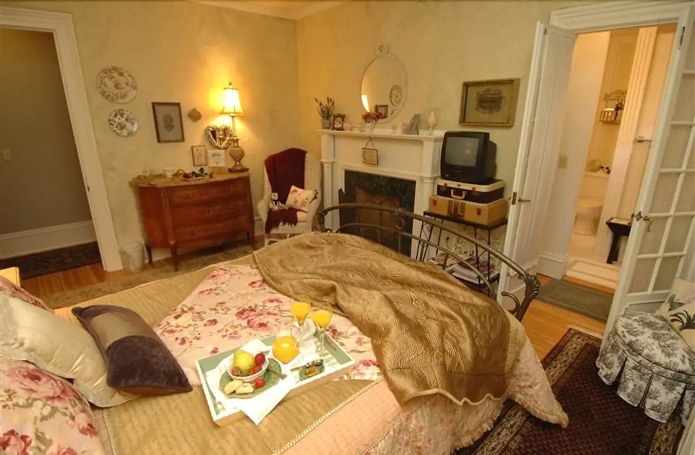 A B&B at The Edward Harris House Inn