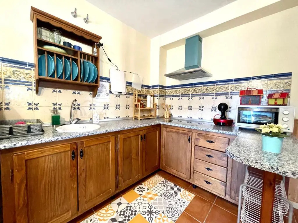 Apartamentos Axarquia 1, terraza privada con vistas a la montaña rio y al mar