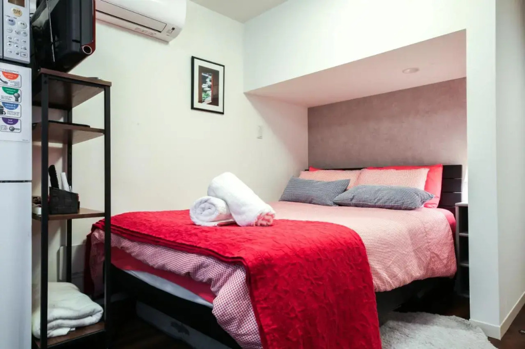 North Cottage Studio Apartment with private entrance