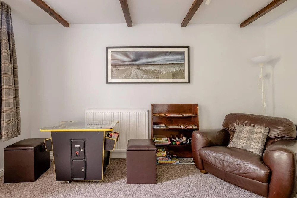 Oldmill-2bed-sleeps6-privategarden-optionalhottub