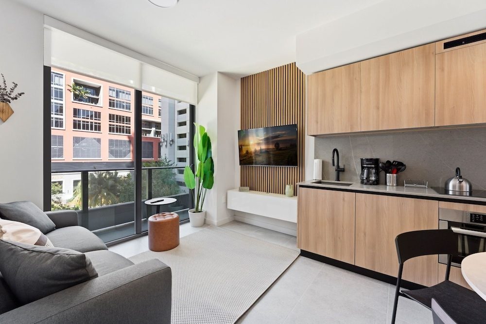 Modern 2BR + Den in Downtown Miami