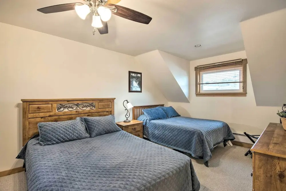 Inviting Townhome: 30 Mi to Yellowstone NP
