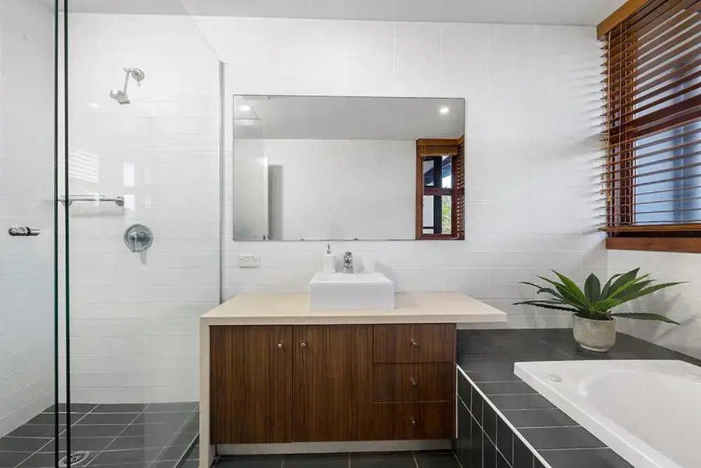 Byron Bay Accom Unit 5 21-25 Fletcher Street - A Seventh Summer