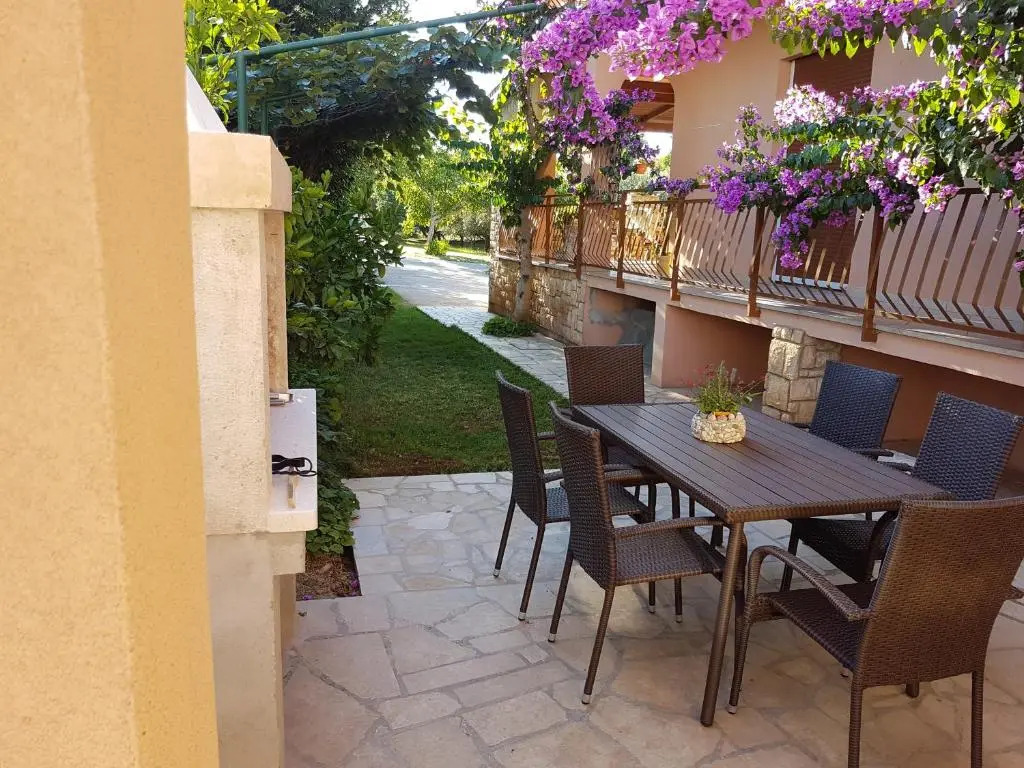Apartments Ivica 1706