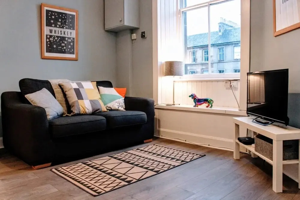 1 Bedroom Apartment In Edinburghs New Town
