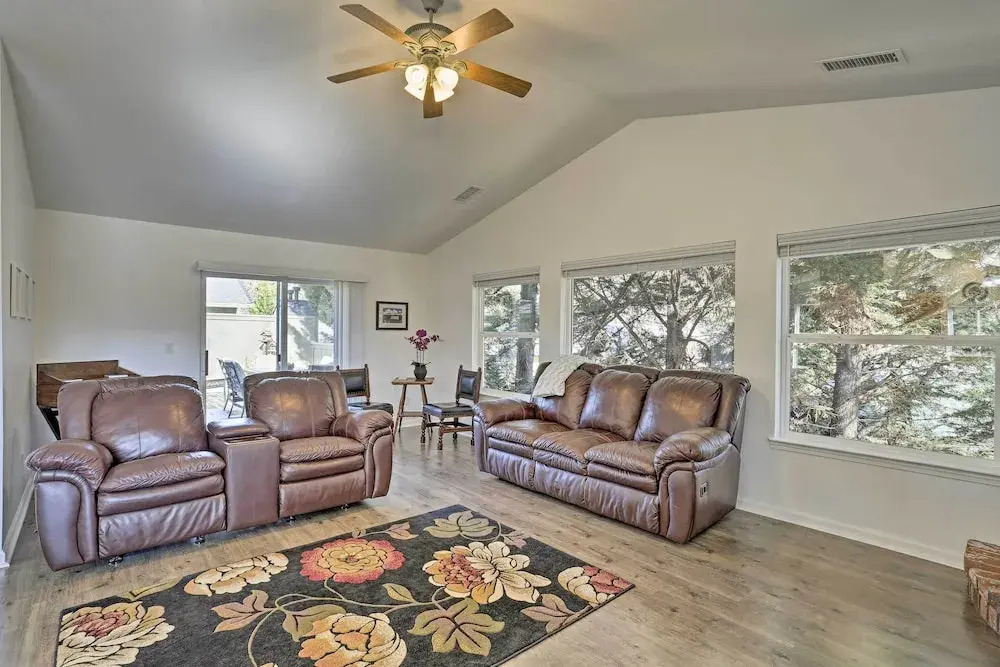 Centrally Located Mt Shasta Home w/ Deck!