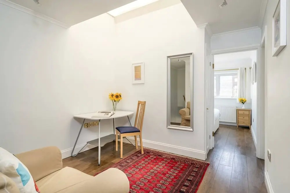 Elegant 3 Bedroom Flat Close to Kensington Garden