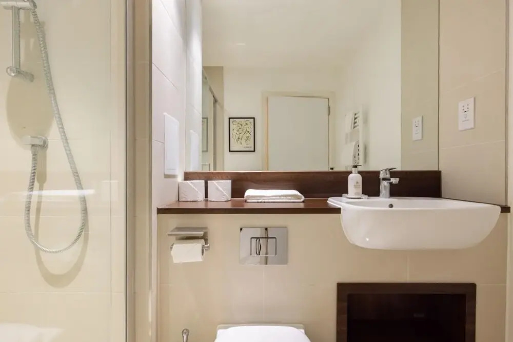 The London Retreat - Alluring 2bdr Flat With Balcony