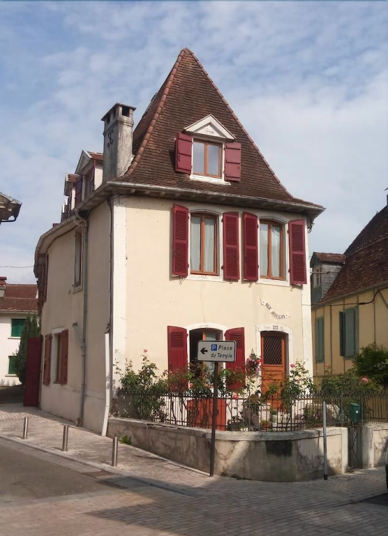 AUX ROSIERS