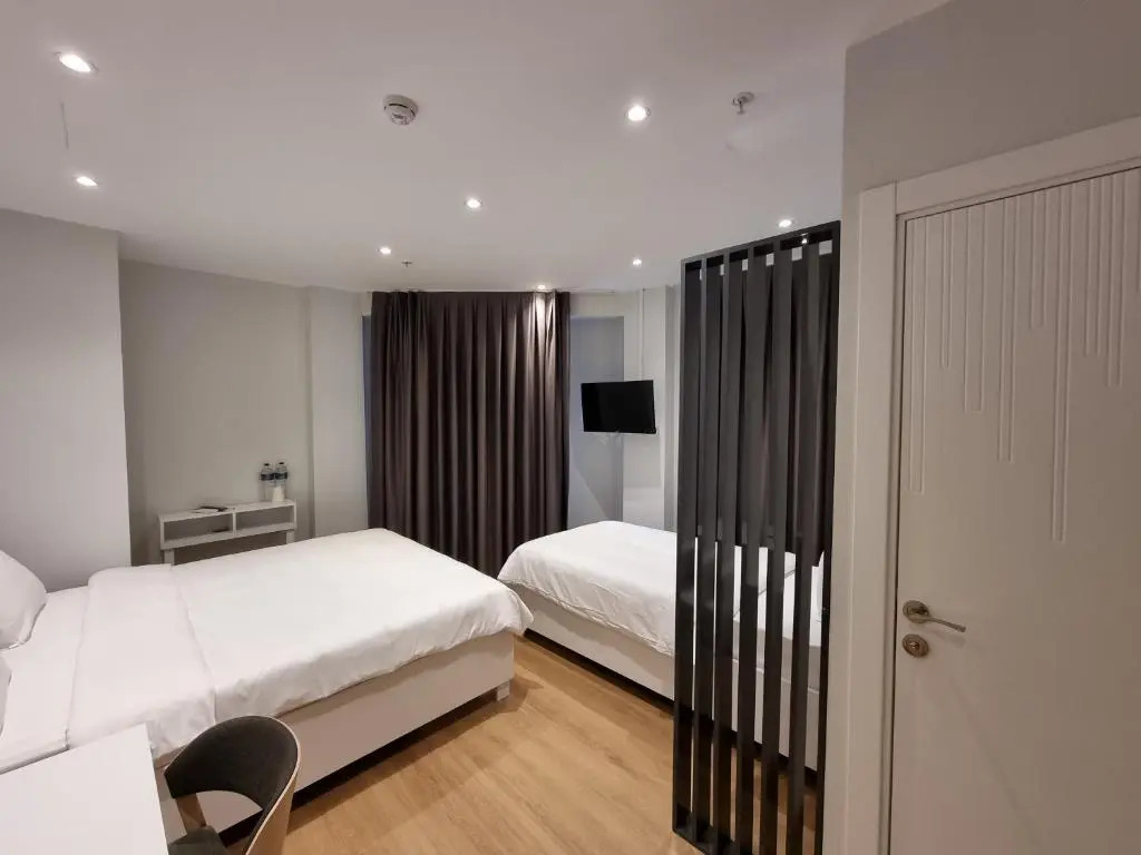 10m2 Hotel