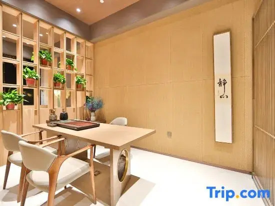 Yilong Hotel (Jilin Railway Station Fortune Plaza)