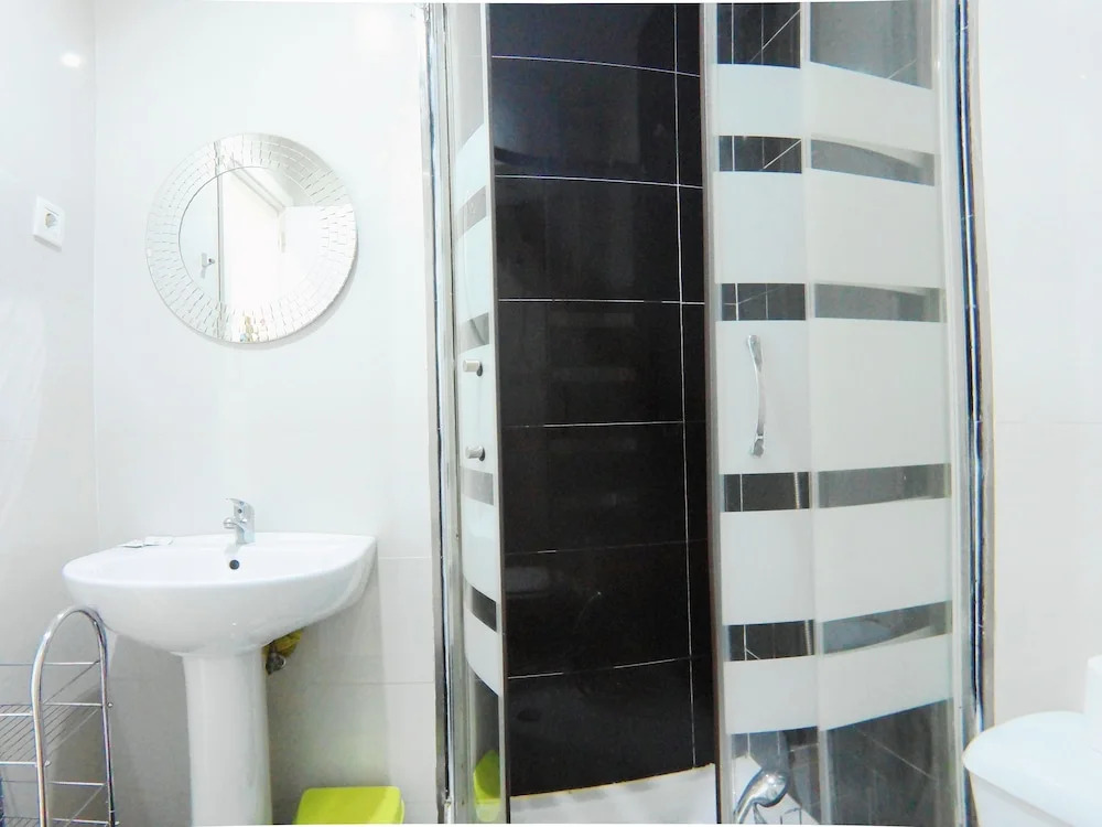 Apartamento de 2 Habitaciones, bajos, en Puerta del Angel AZBD