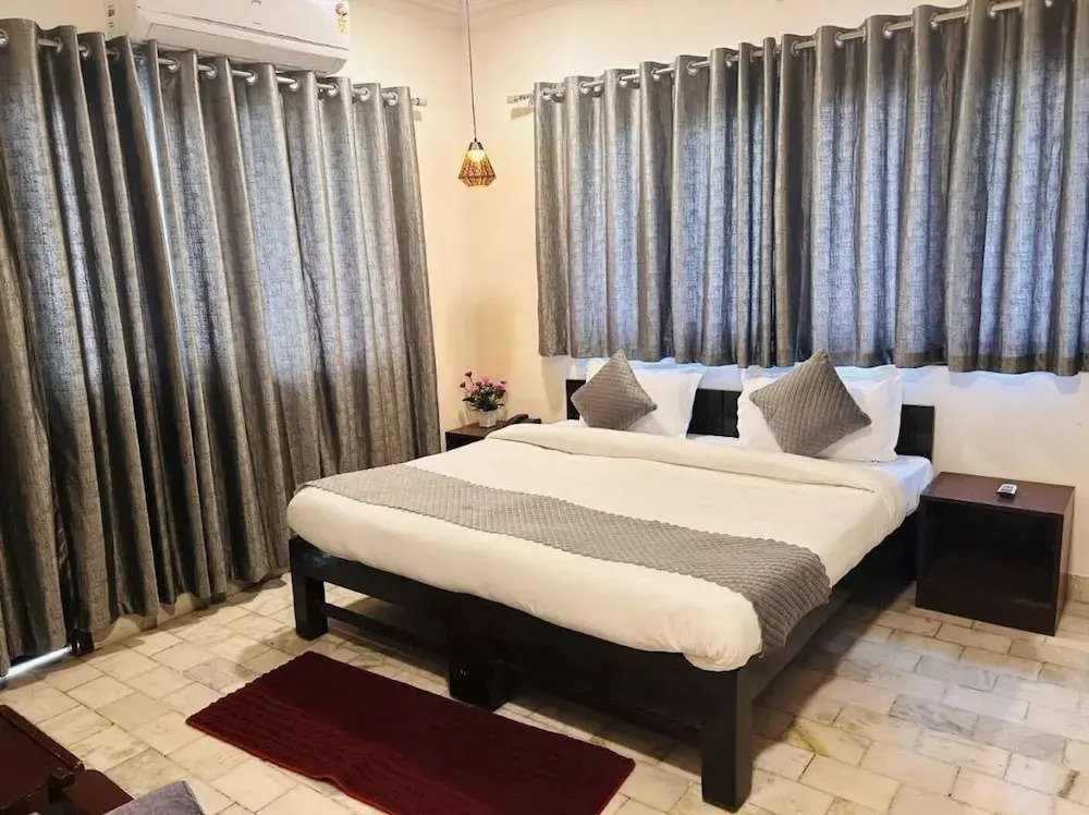 7Cr Hotel