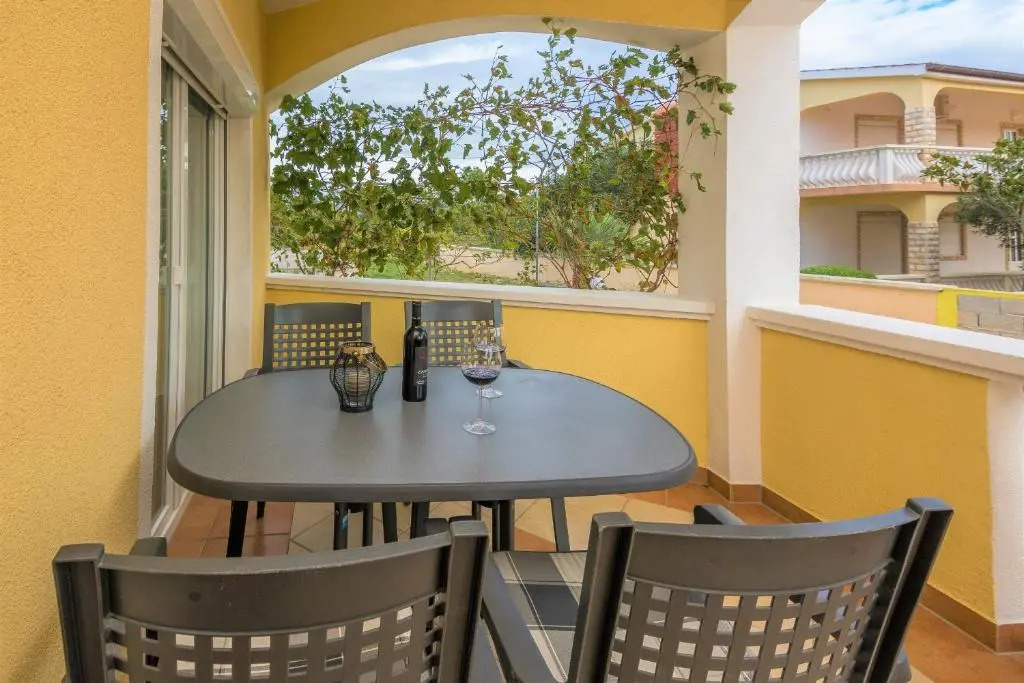 Apartments with a parking space Vir - 19126