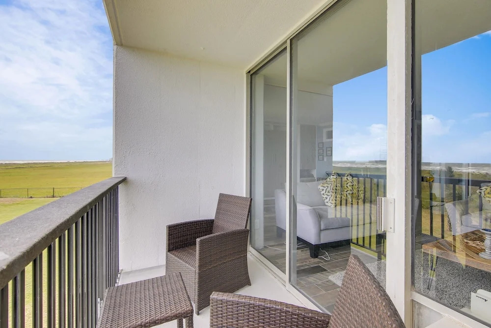 Islander East 103 2 Bedrooms 1 Bathroom Condo