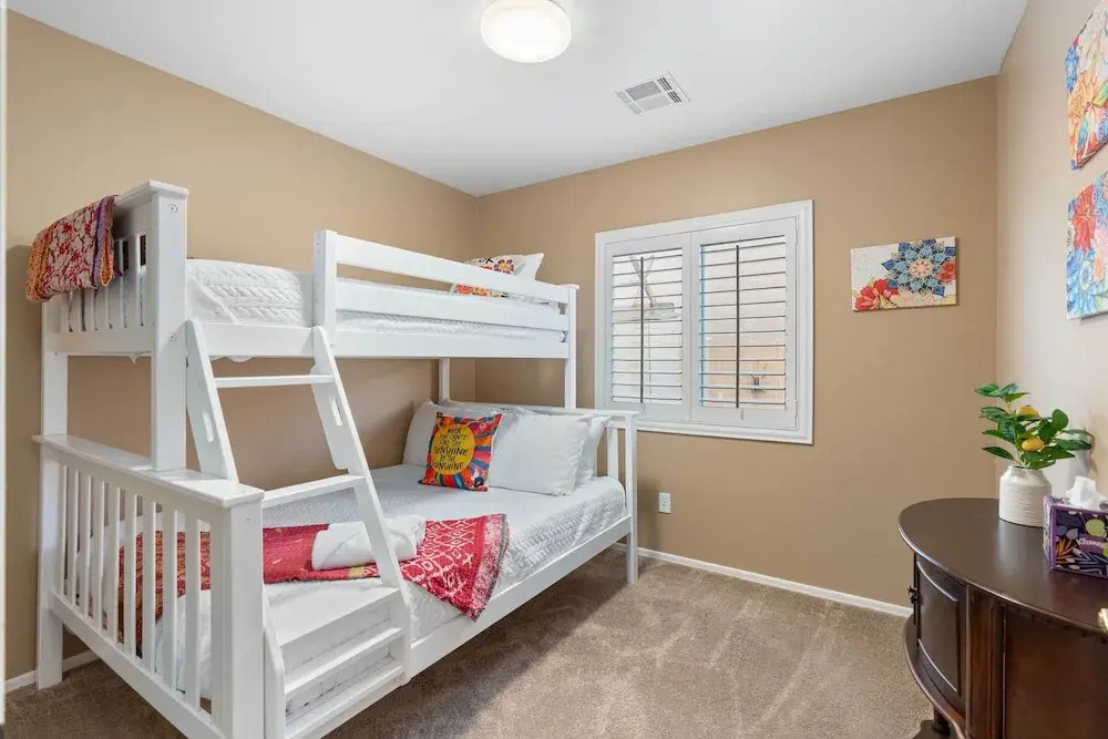 Backyard Oasis! Group-friendly San Tan Valley Home
