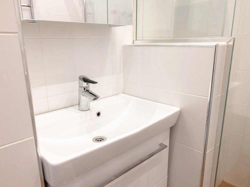 2ndhomes Deluxe 2BR Top Floor Apartment