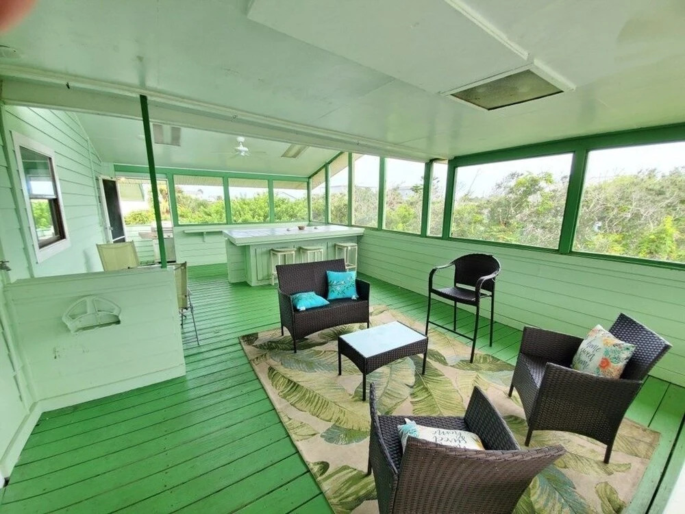 The Summer House - Upper 2 Bedroom Home by Redawning