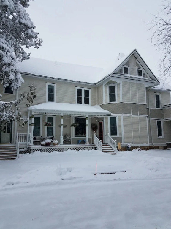Oaklawn Inn