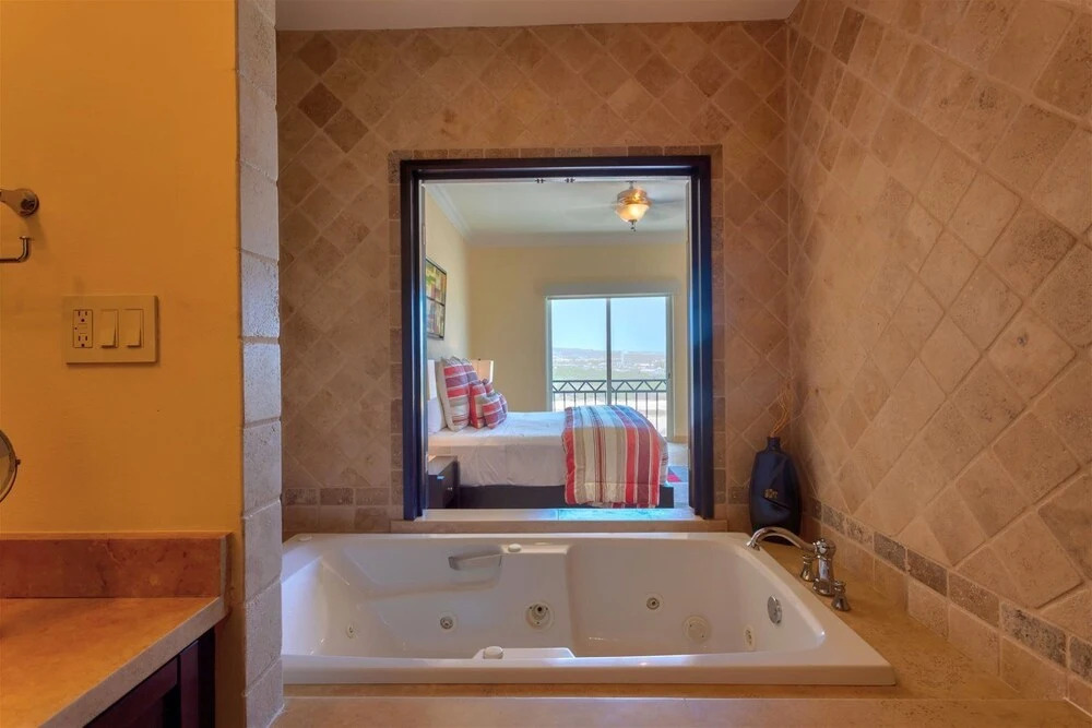 The Village 601 Beautiful Penthouse With Ocean Views