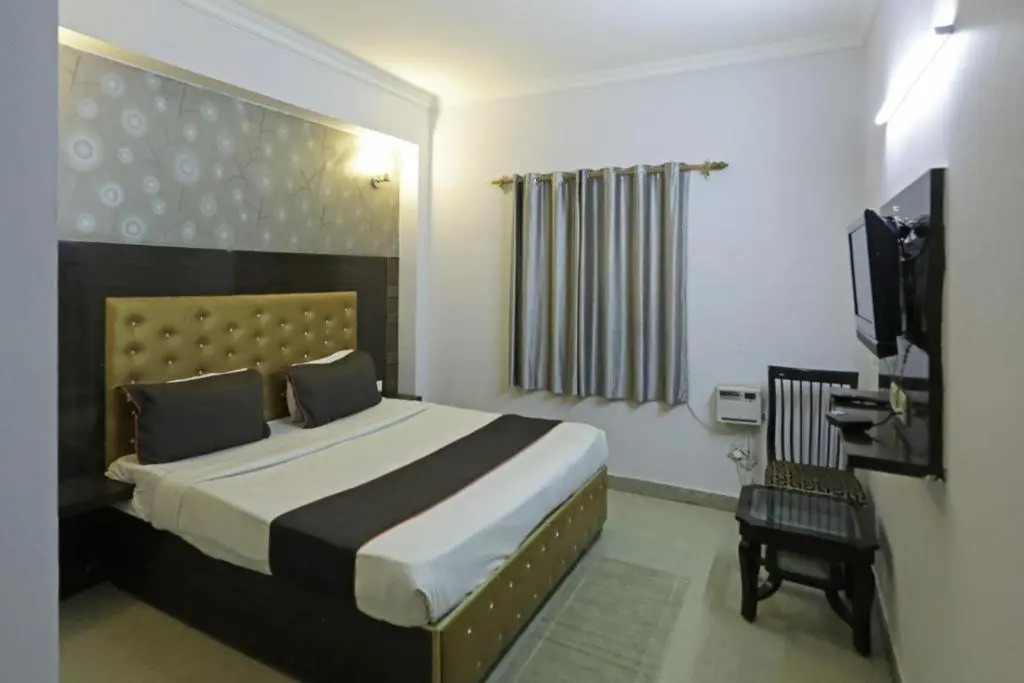 Transit Stay Near IGI Airport