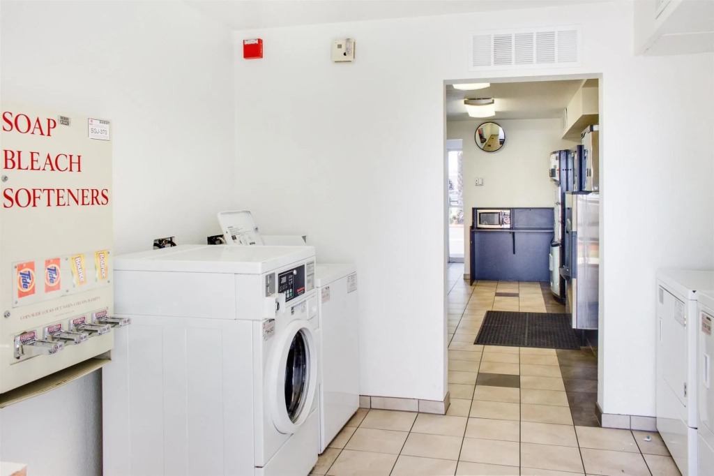 Motel 6-Bakersfield, CA - South