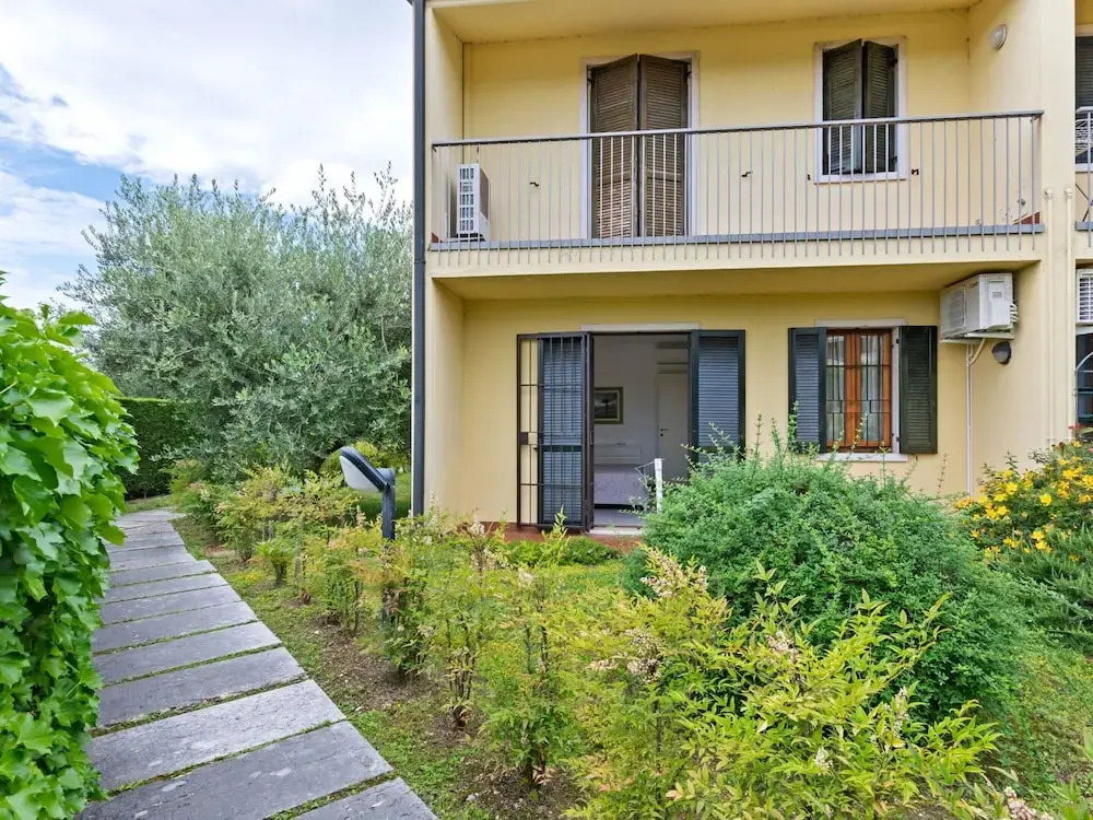 Apartment in Lazise With Lake View & Pool