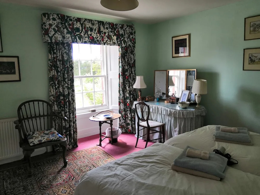 Beautiful 8-bed House in Angus