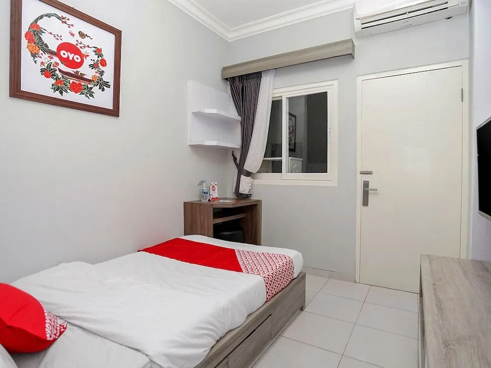 OYO 747 Cipunegara Residence