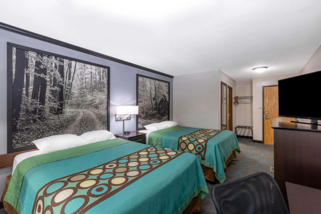Super 8 by Wyndham Duluth