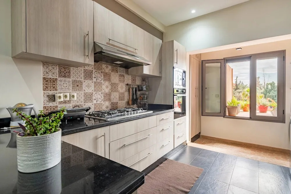 "superbe Appart Méga Terrasse Piscine +big Jardin"