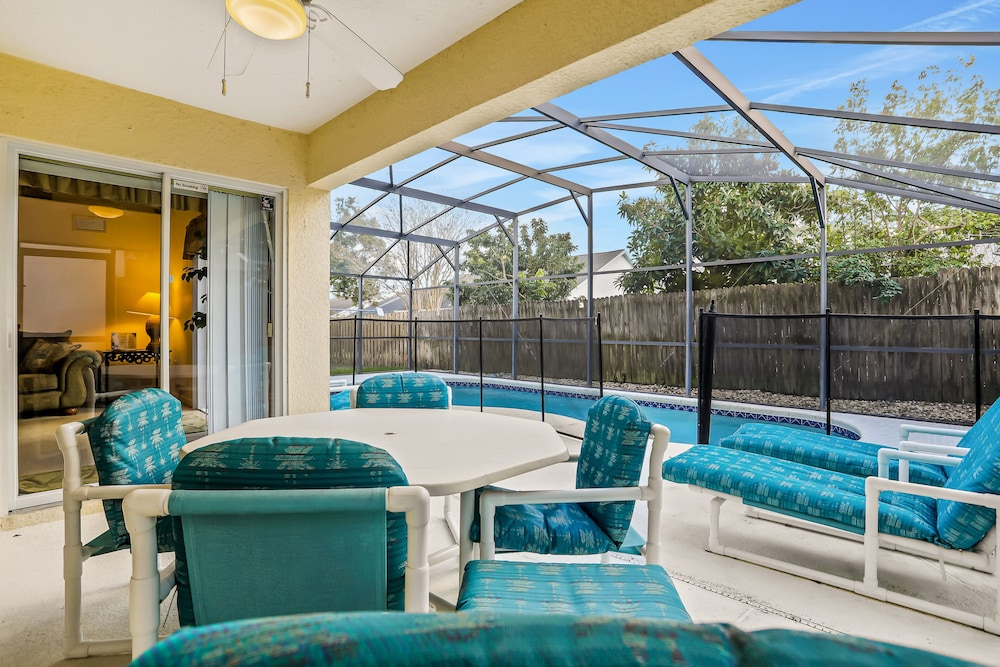 Lovely Home With a Private Pool, Grill, Washer/dryer, & AC - Snowbird Friendly
