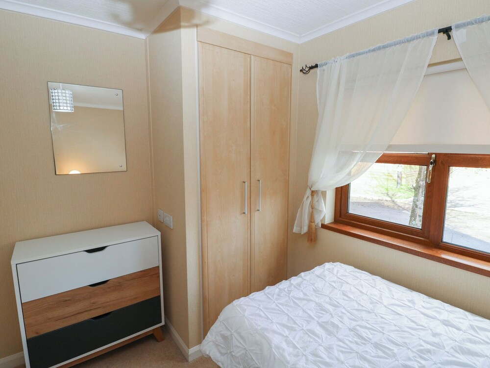 3 Riverside Lodge