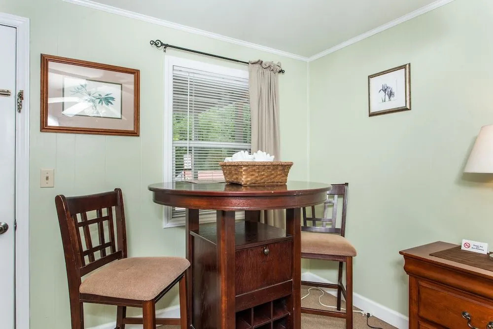 Hickory Falls Inn