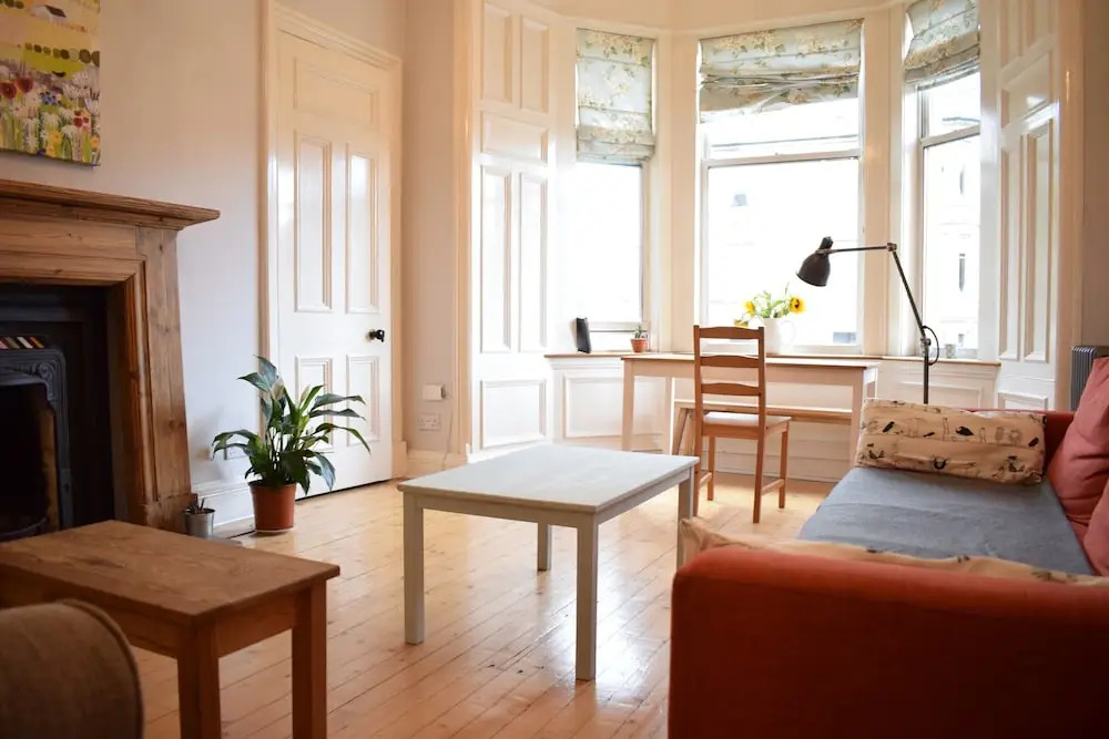 Bright 2 Bedroom Apartment in Edinburgh