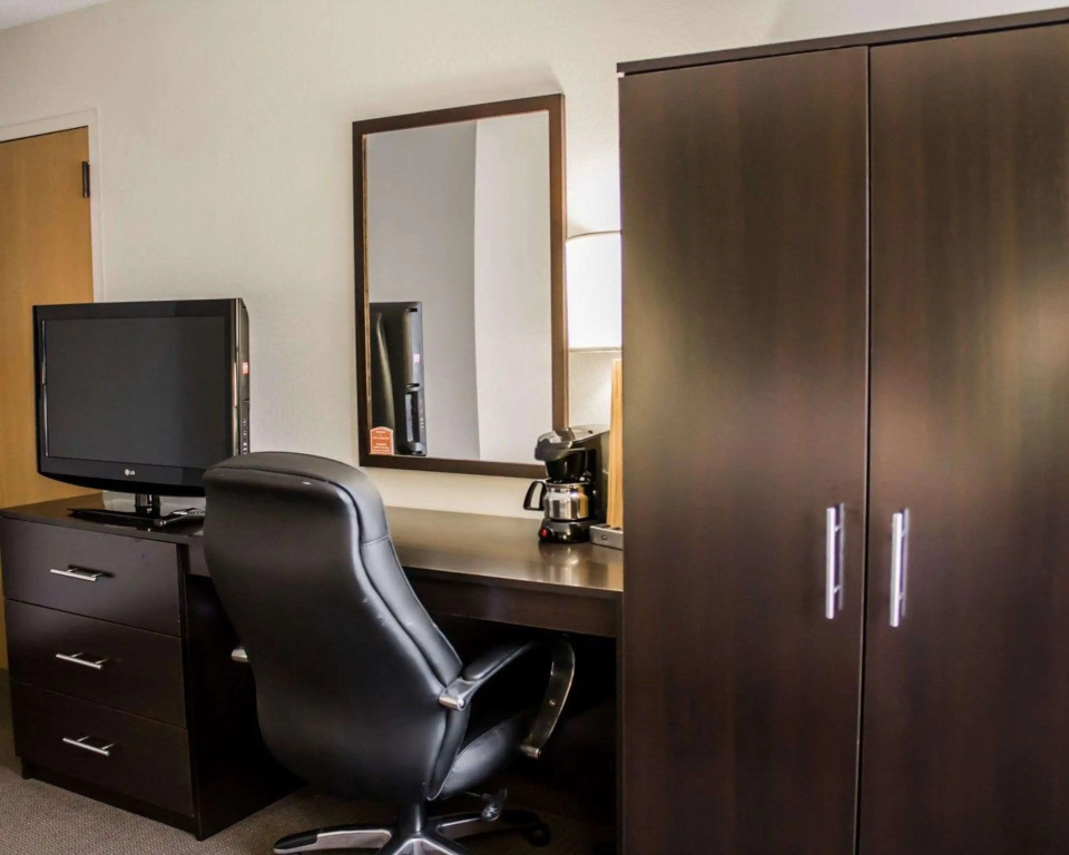 Отель Suburban Studios Johnstown - Richland Town Center