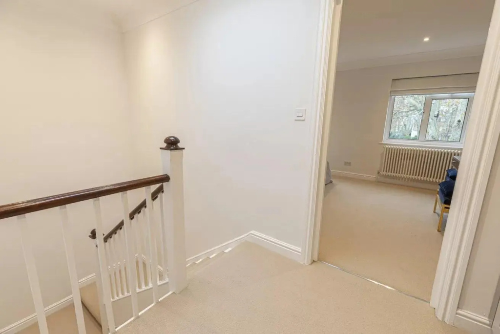 Stunning 3-bed house with roof terrace near King’s Road in Chelsea