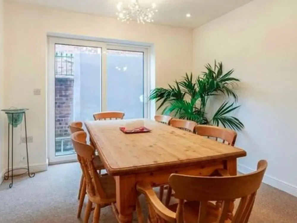 Plush Holiday Home in Slough Near Windsor Castle