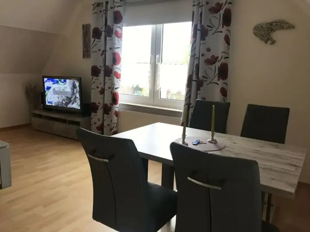 3 at House "pop"