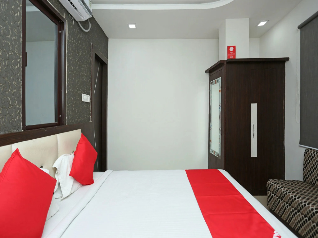 OYO 11943 Hotel Yugantar Palace