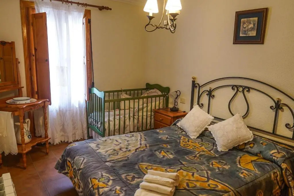 CASA MERCEDES-PUERTOMINGALVO