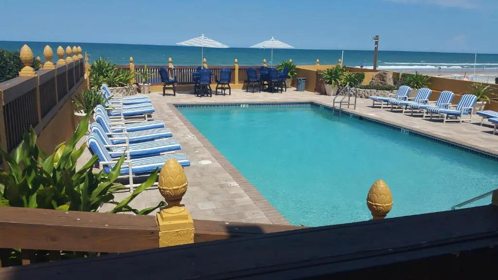 La Bella Inn - POOL OPEN