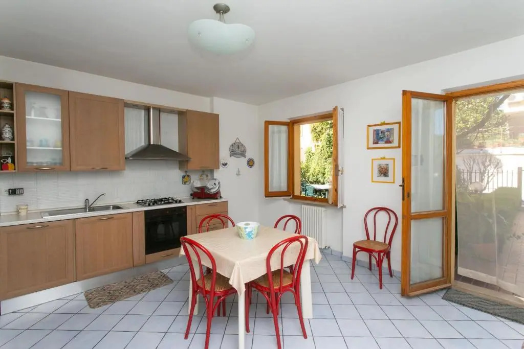 N43 - Numana, bilocale con giardino