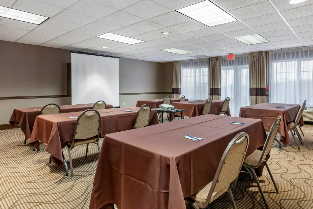 Comfort Inn & Suites Geneva- West Chicago