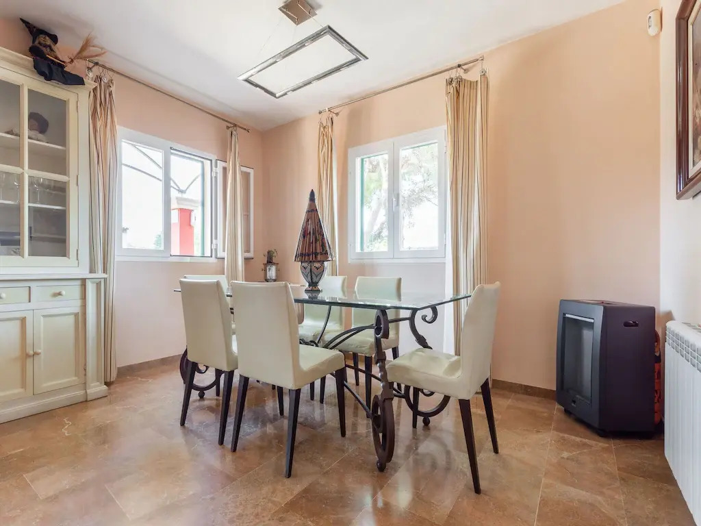 Tranquil Villa Stay in Tolleric