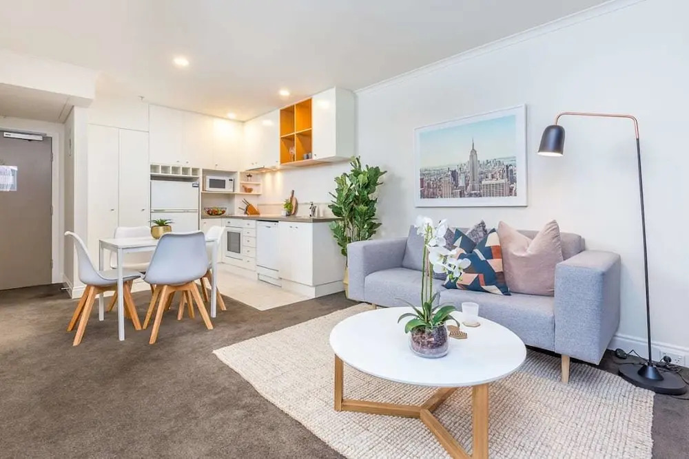 Lovely City Apartment with Pool & Gym