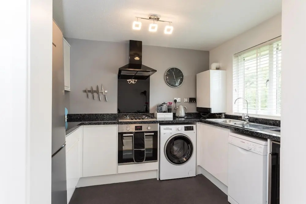Park View- Close to East Surrey Hospital- Self Contained 2 bed