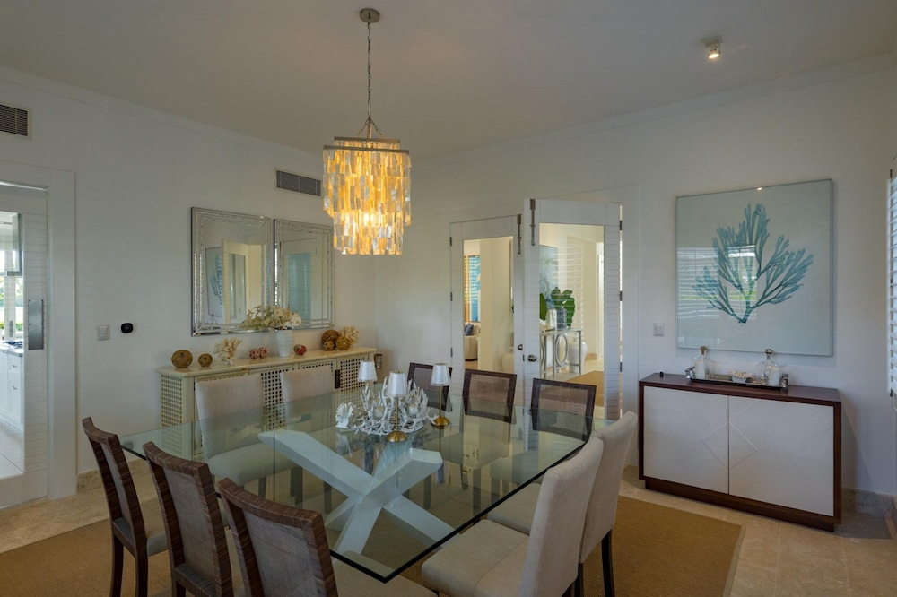 Arrecife 39 - Spacious 5BR Villa Near Beach Golf