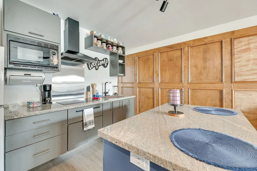 Edinburg Escape w/ Smart TV Near Firemen's Park!